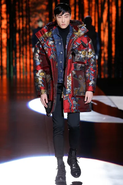 Look 11